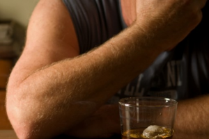 Согласно Минздраву РФ, алкоголь – причина большинства насильственных смертей